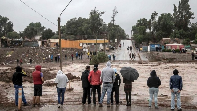 Наводнение на севере Чили оставило без крова тысячи жителей, сотни погибли или пропали без вести