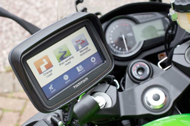 TOMTOM Rider II (2013) - одна из самых удобных систем навигации для мотоциклов всех времен... была, до появления RIDER 400