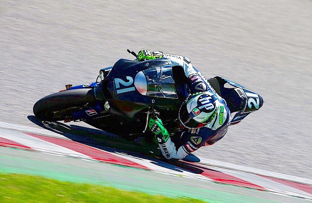 Полу Эспаргаро еще предстоит адаптировать свой стиль из MotoGP к супербайку Yamaha R1M