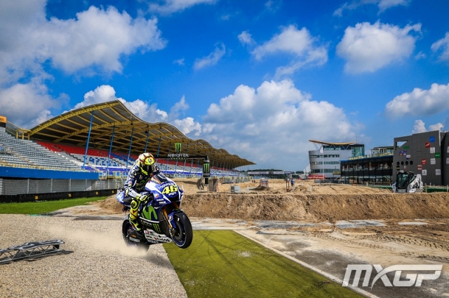 9-кратный чемпион MotoGP первым получил право испытать новую кроссовую трассу в TT Assen Circuit, благо, опыт уже имеется...