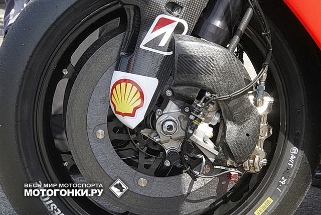 Аэродинамические надстройки на Ducati Desmosedici заводской команды MotoGP