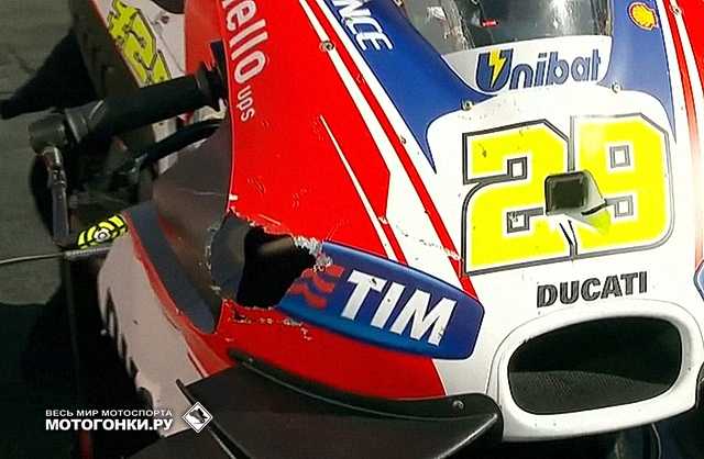 Чайка проделала здоровенную дыру в Ducati GP15 Андреа Янноне