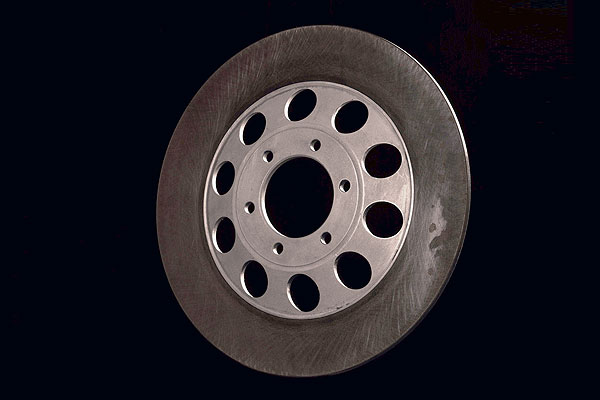 Алюминиевые тормозные диски применялись почти всеми командами и были стандартом, заданным Brembo