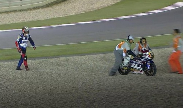 Лидер тестов Moto3 в Катаре - Никколо Антонелли оказался одним из первых упавших в сезоне-2016 года на FP1 Гран-При Катара