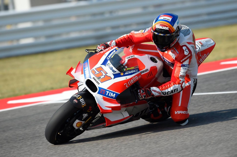 Миккеле Пирро, заводской тест-пилот Ducati - выше на старте, чем Довициозо