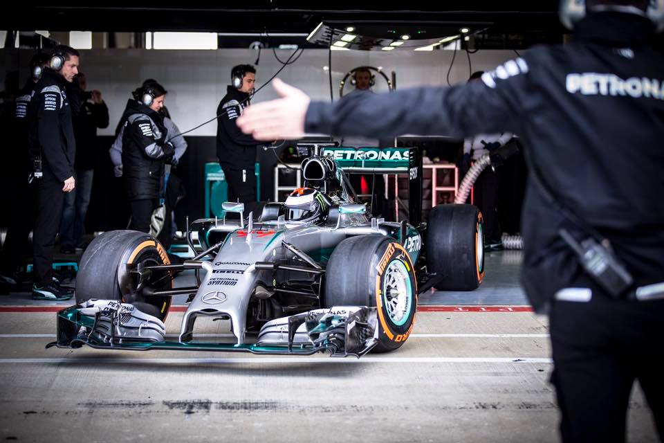 Хорхе Лоренцо - первый выезд на пит-лейн в болиде Формулы-1 Mercedes W05