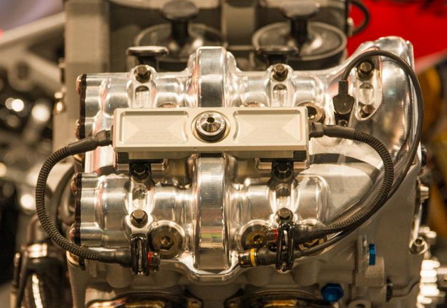 Двигатель Aprilia RSV4 RR-GP оснащен системой пневматического привода клапанов, как в прототипе MotoGP