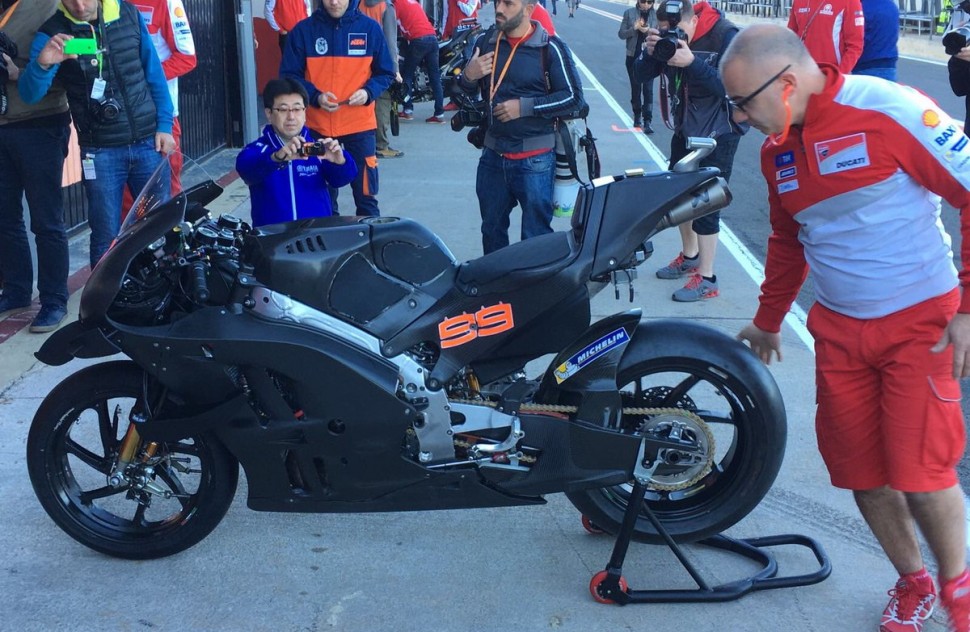 Ducati GP16 Хорхе Лоренцо оборудован винглетами