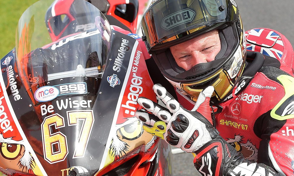 4-кратный чемпион BSB Шейн Бирн продолжает с Ducati