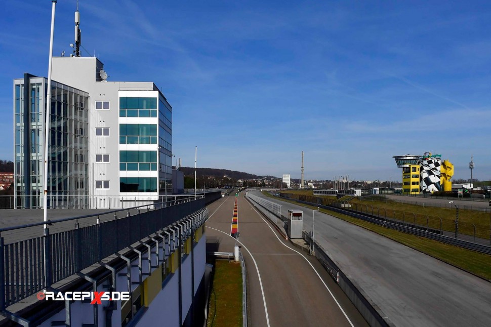 Стартовая прямая Sachsenring Circuit уже готова! Через неделю будут готовы и остальные участки