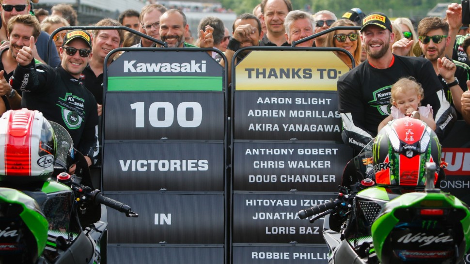 Kawasaki празднует юбилейную, 100-ю победу в World Superbike, и автор - Джонни Рэй!