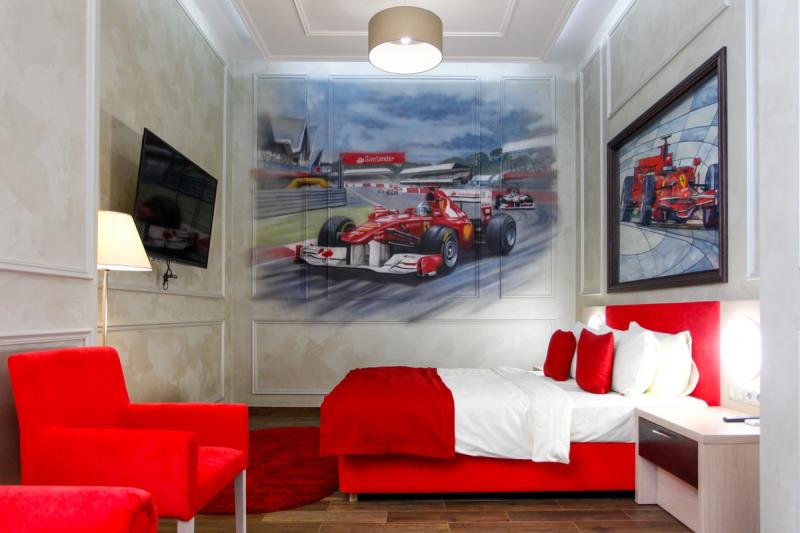 ART Hotel NRing: номер Люкс в стиле Ferrari