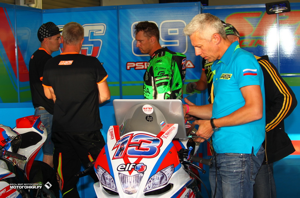 Команда SPB Racing Team готовит мотоцикл Энтони Весту