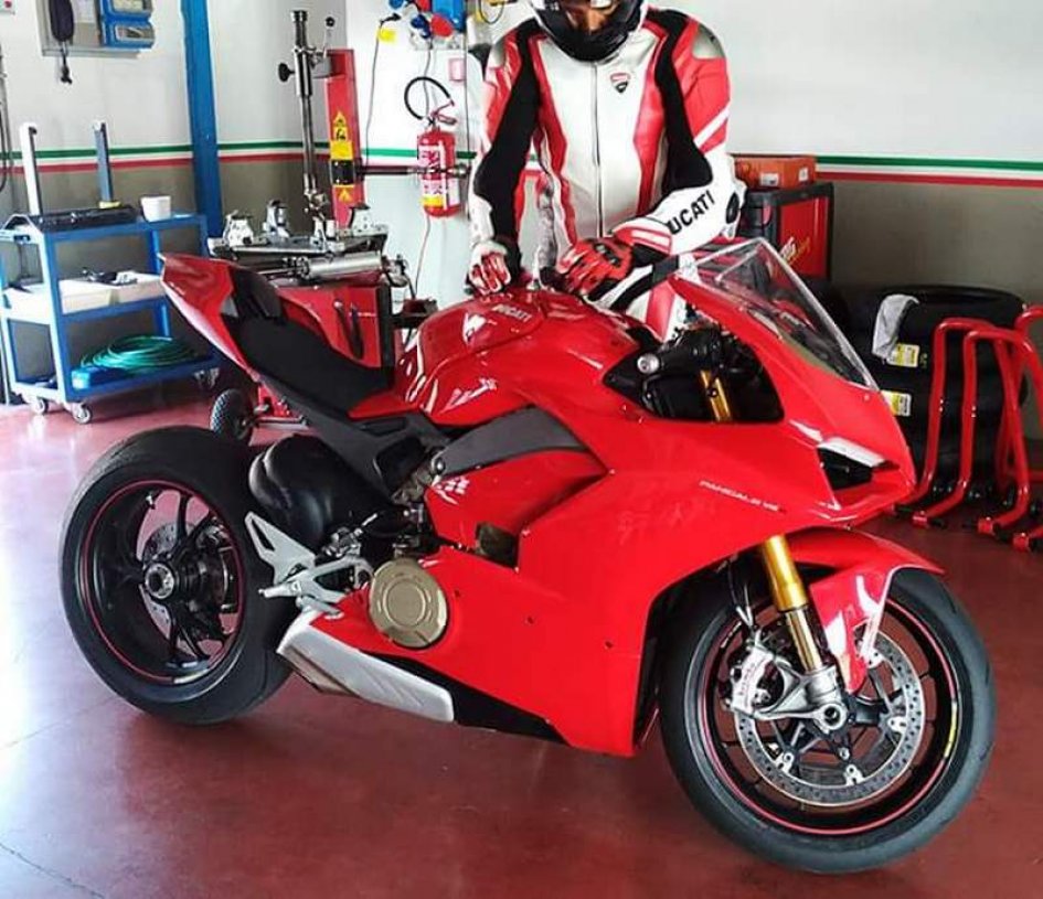Ducati V4: оригинальность фото подтверждена заводом!