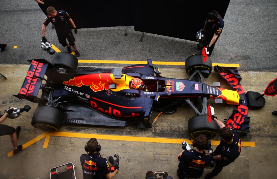 А так выглядит болид Формулы-1 Red Bull RB13 команды Red Bull Racing, на котором предложили прокатиться Тони