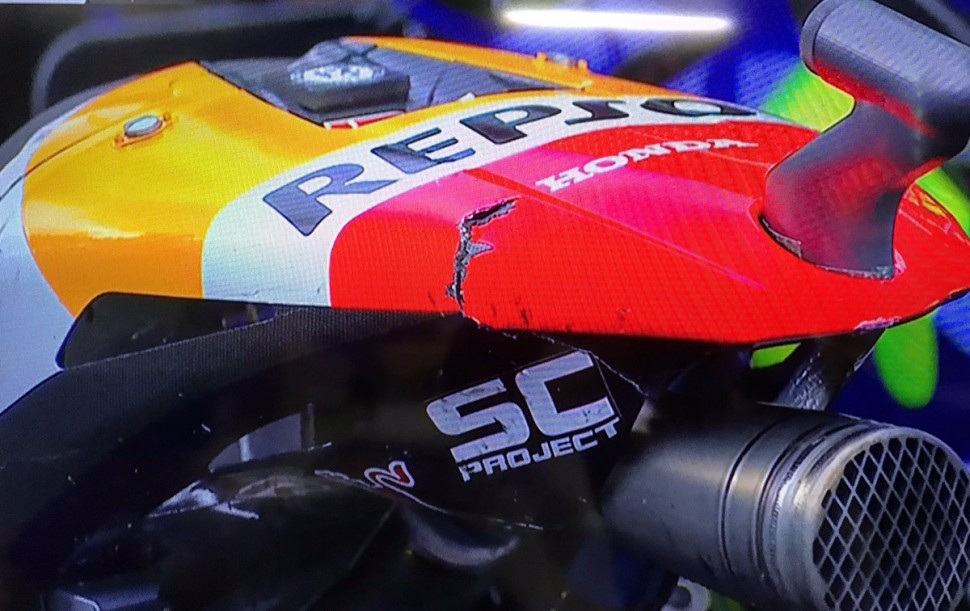 Марк Маркес сломал хвост своего Honda RC213V в жестком контакте с Зарко