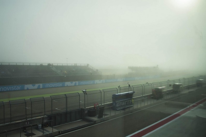 Утреннее парение на Sepang International Circuit - традиционная картина при переменной погоде