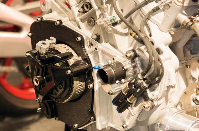 Двигатель Aprilia RSV4RR GP с пневматическим приводом клапанного механизма - 100000 евро