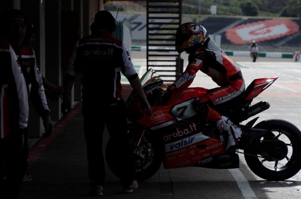 Пилоты заводской Ducati страдают от нехватки скорости и динамики, это побороть пока не удалось