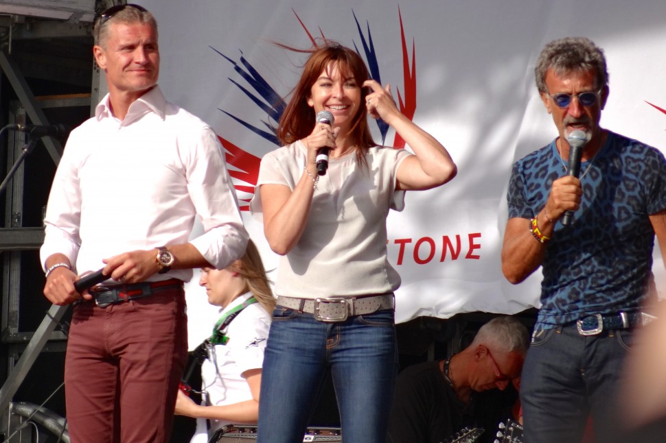 Сюзи Перри с Девидом Култхардом и Эдди Джорданом, Гран-При Великобритании, Formula1 (2003)