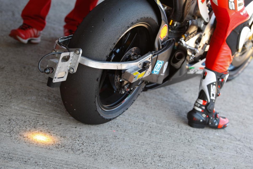 Лазерный каkибратор Ducati на прототипе GP16, за рулем Миккеле Пирро