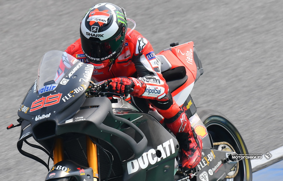 Новый развесистый дизайн винглетов Ducati был опробован Лоренцо в субботу