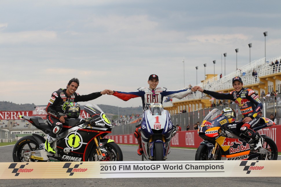 Первый чемпион Moto2 в одной линии с чемпионом MotoGP Хорхе Лоренцо и юным Маркесом, чемпионом GP125