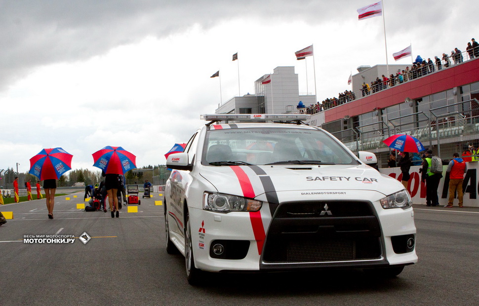 Mitsubishi Lancer Evolution X на стартовой решетке Moscow Raceway в качестве Safety Car - 2015 год