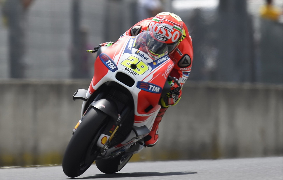 Андреа Янноне на заводском Ducati GP16 - абсолютный рекордсмен скорости в MotoGP