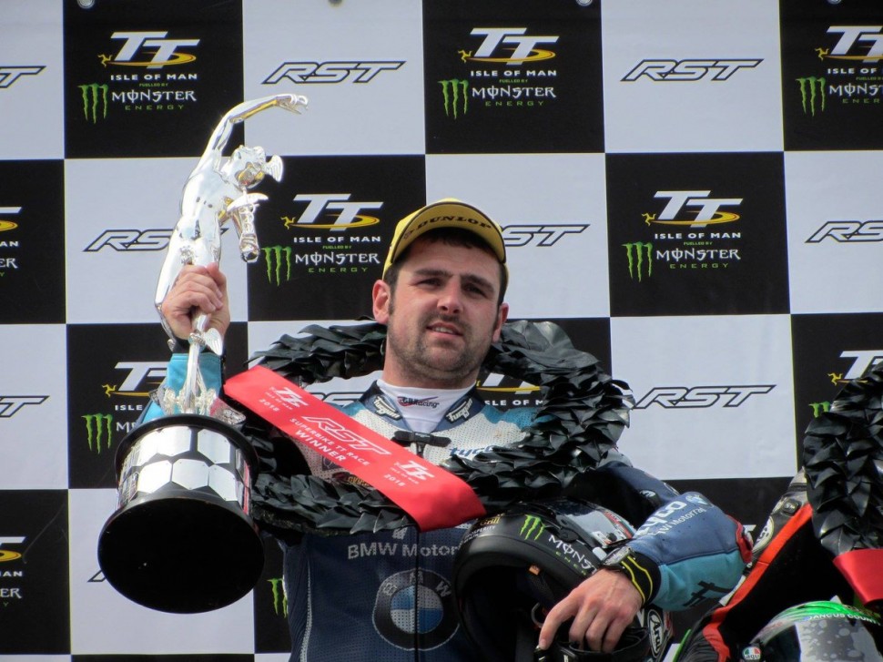 Майкл Данлоп выиграл гонку Superbike TT