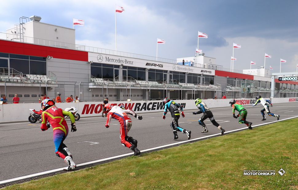Старт финальной гонки TRD Endurance на Moscow Raceway