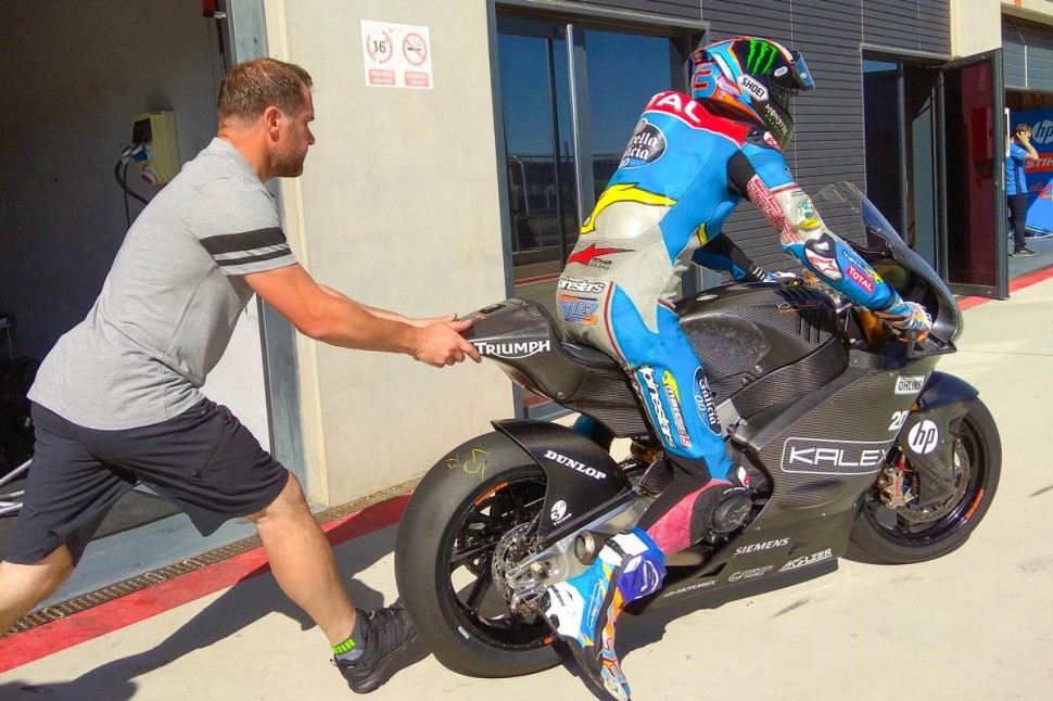 Алекс Маркес, один из лидеров чемпионата Moto2 стал первым, кому дали порулить снаряженным байком