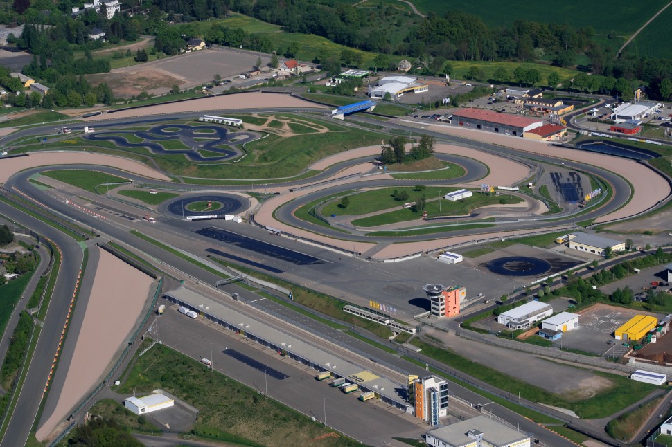 Sachsenring с высоты птичьего полета: вот это и вся территория, которую могут занять команды и сервисные службы MotoGP