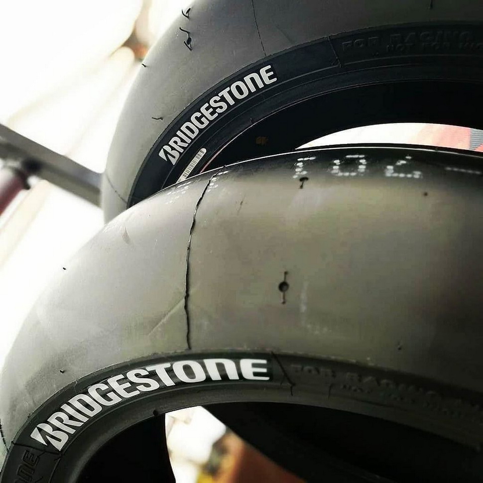 Bridgestone BATTLAX Racing V2 (SBK)