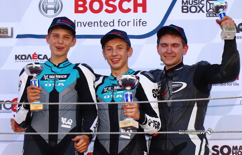 Артем Мараев (в центре - чемпион RSBK) и Александр Васильев (слева), Yakhnich Junior Q-team
