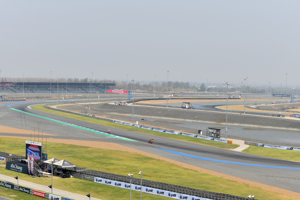 С трибуны видно абсолютно всю трассу Chang International Circuit!