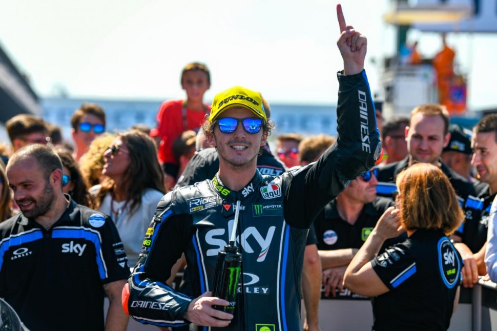 Пилот команды Валентино Росси Sky Racing Team VR46 - Франческо Баньяя взял 800-ю победу в гонке Moto2 в Таиланде