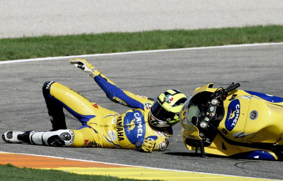 Самое странное падение Валентино Росси в истории: Гран-При Валенсии, 2006 год