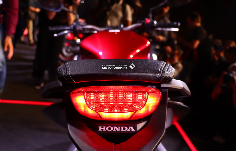 Теперь на всех мотоциклах Honda серии CB/CBR - светодиодная оптика, стопы и повороты, во всех комплектациях