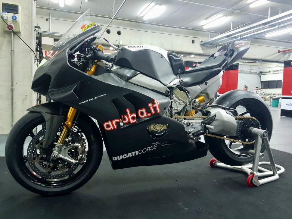 Ducati Panigale V4R SBK на первых тестах нового сезона в Motorland Aragon