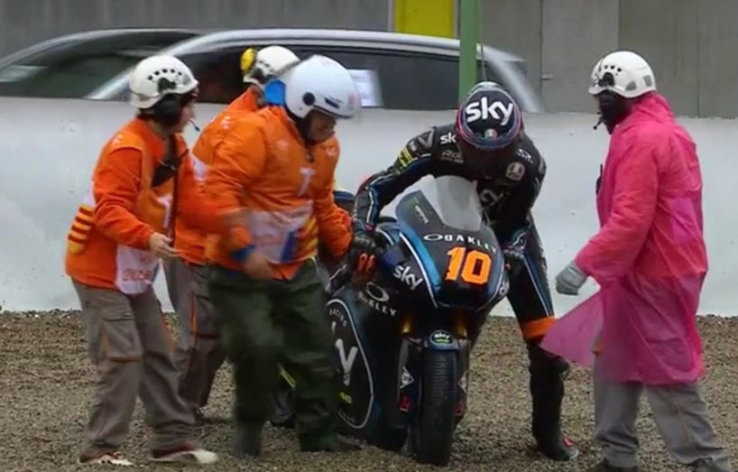 Луке Марини не удалось повторить результат Сепанга - его гонка закончилась во 2-м повороте 1-го круга