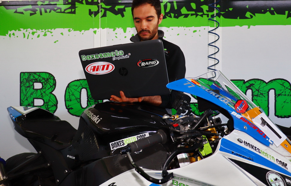 Ноэль Тарин, Racing Engineer BoxesMoto за работой над Kawasaki ZX-10R Луиса Мериды