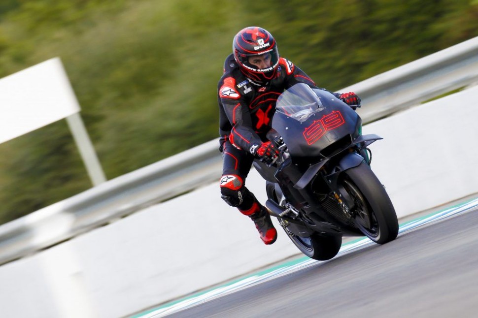 Хорхе Лоренцо на тестах IRTA MotoGP в Хересе: торможение перед 6-м поворотом - с ногой!