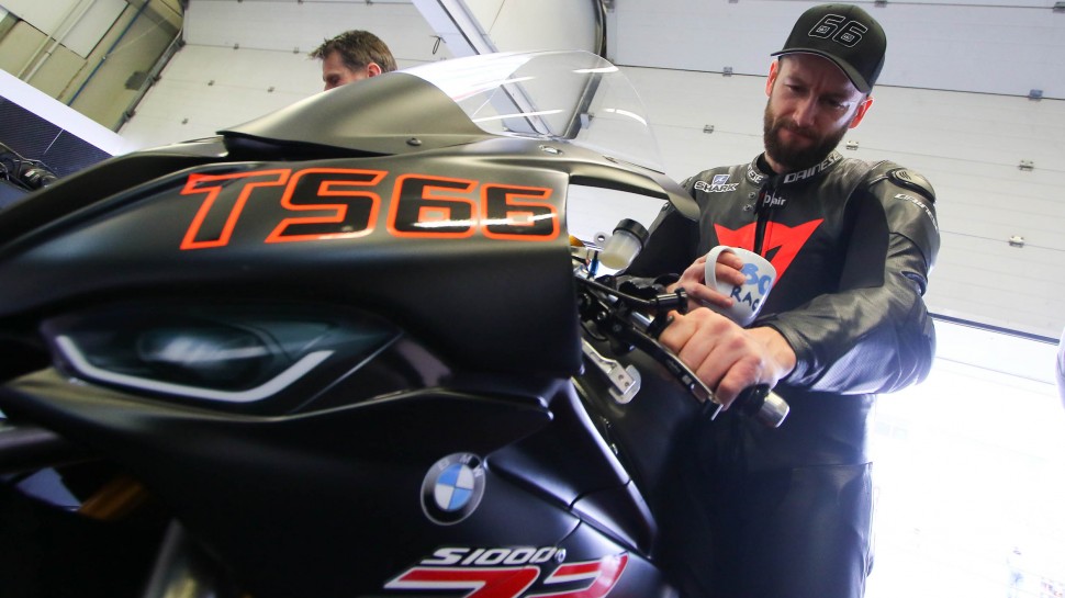 Том Сайкс обживает гараж BMW Motorrad WorldSBK Team