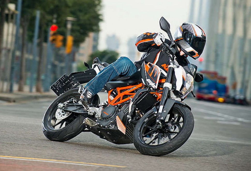 KTM Duke 390 байкер