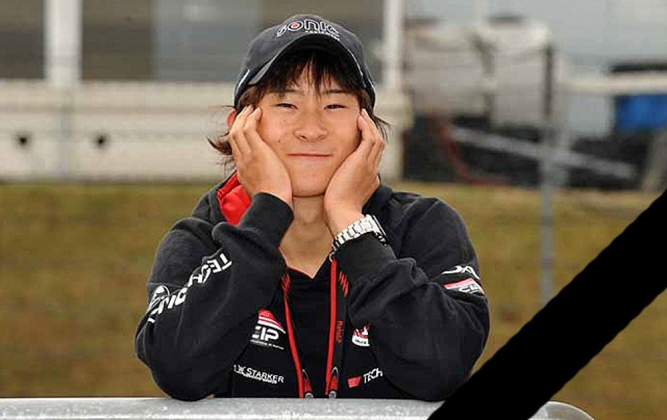 Гонщики из японии. Девушка дрифтер. Juju noda японская гонщица. Японский гонщик. Ае 86 тецуя хибино.