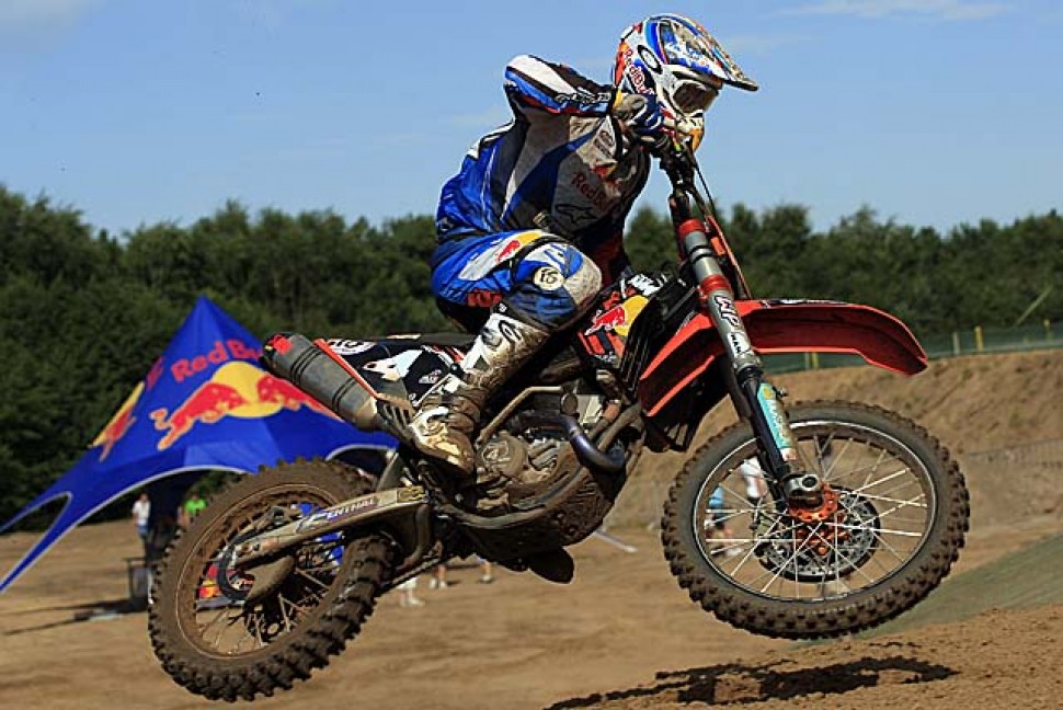 мотогонки репортаж. костюм для мотокросса команда ктм. мотокросс теам. костюм для мотокросса red bull. команда мотокросса.