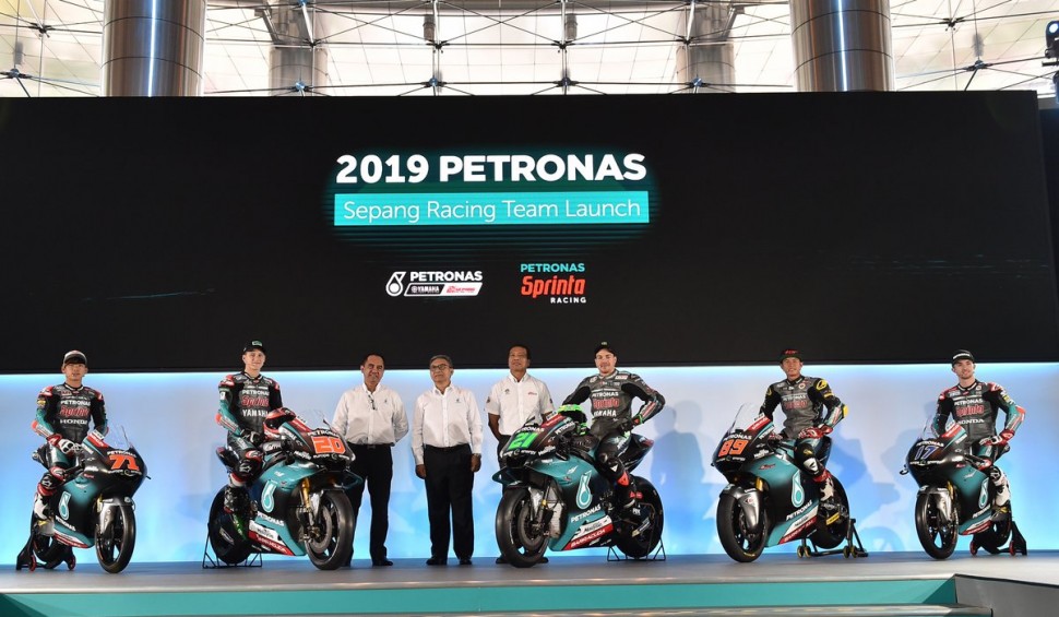 Презентация Petronas Yamaha SRT в Башнях-близнецах Petornas