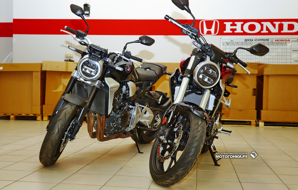 Братья по духу, но не по крови: Honda CB1000R (слева) и CB300R Neo Sports Cafe