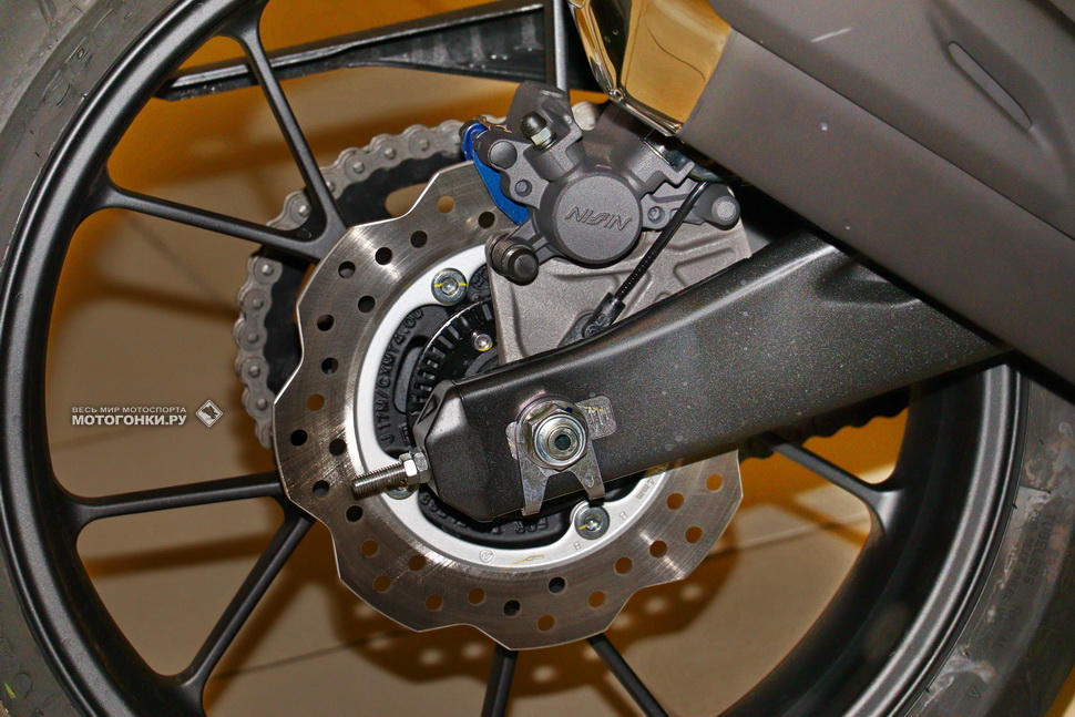 Honda CB300R: задний 220 мм тормозной диск